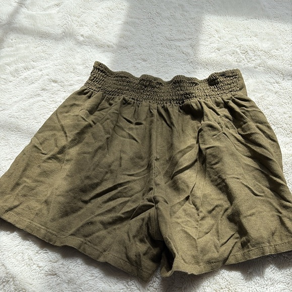 Ardene Olive Green High-Waisted Shorts | Pleated Relaxed Fit | Women’s Size XS - Picture 4 of 5